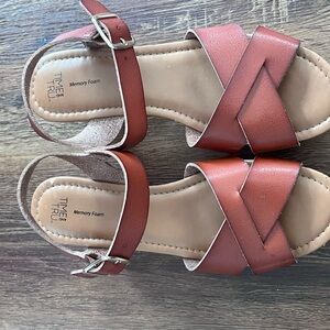 Time and Tru Women's Tan Cross-Strap Sandals
